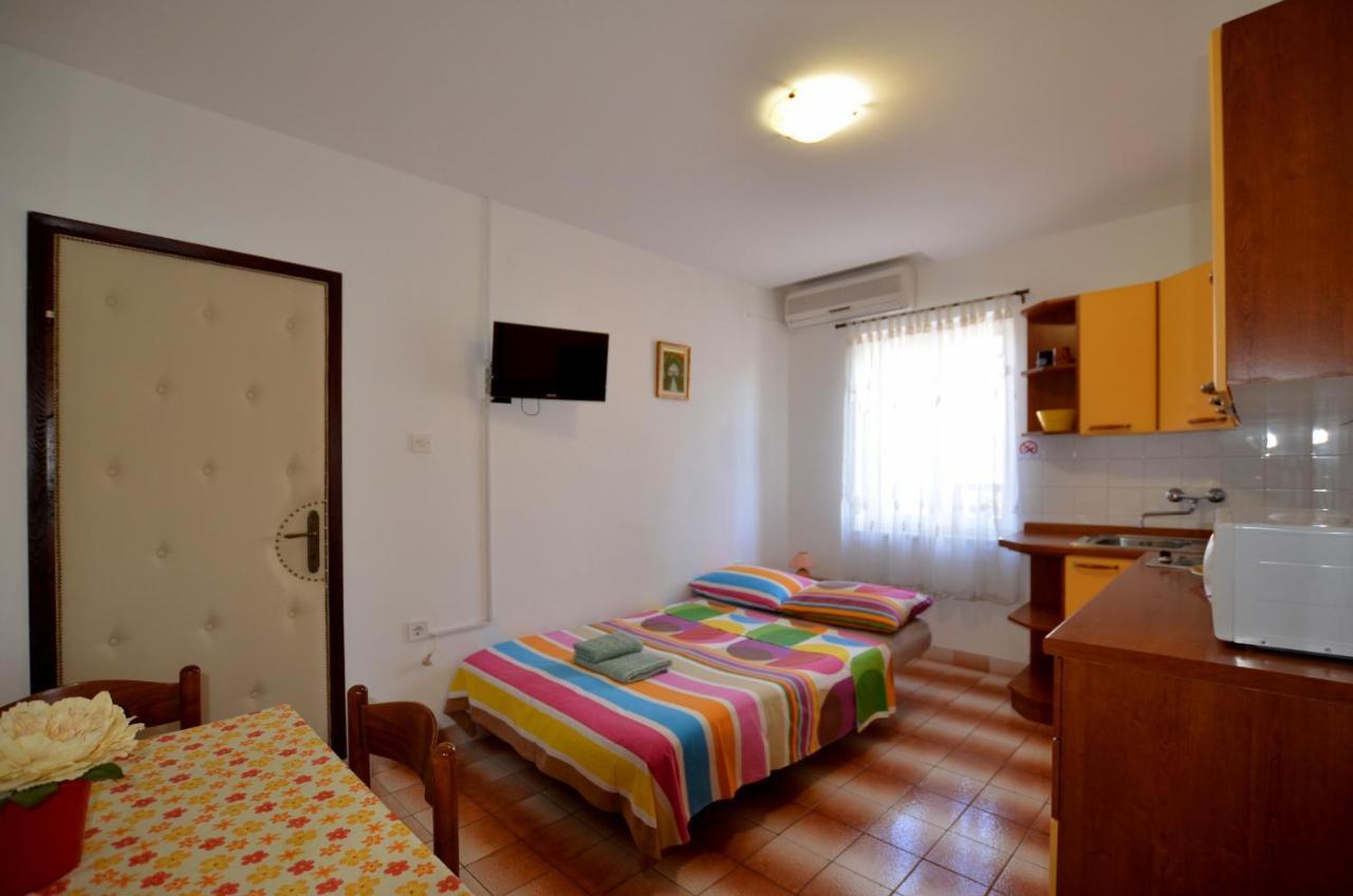 Galant Apartments Ρόβινι Δωμάτιο φωτογραφία